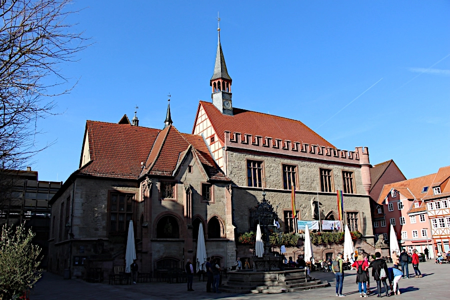 Das alte Rathaus am Marktplatz in Göttingen