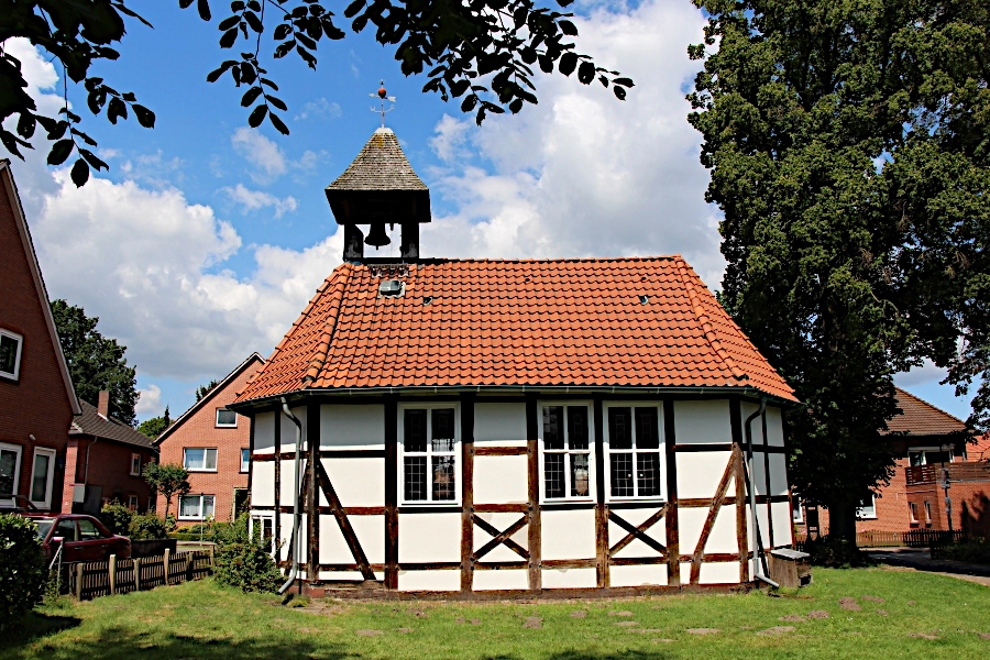die-christus-kapelle-in-mardorf Die Kapelle von 1721 ist wohl das älteste Gebäude in Mardorf