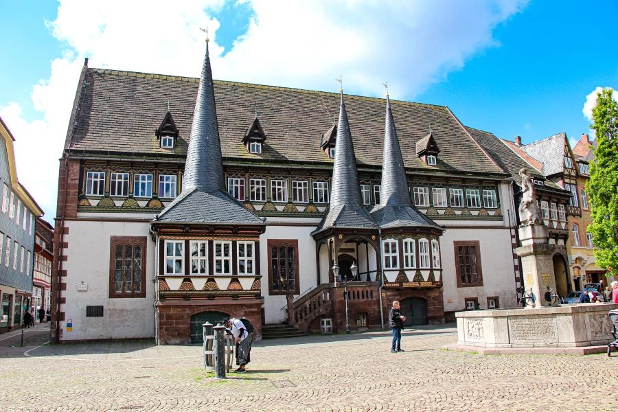 Das Rathaus wurde im Jahre 1334 erstmals urkundlich erwähnt