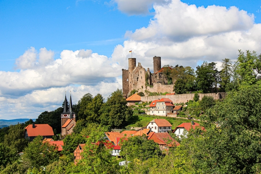 Die Burgruine Hanstein nahe der Ortschaft Bornhagen