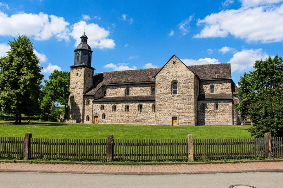 Das Kloster Lippoldsberg ist ein ehemaliges Kloster der Benediktinerinnen