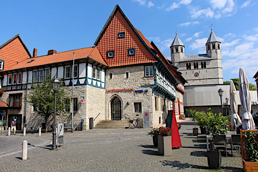 Blick vom Marktplatz in Richtung Stiftskirche