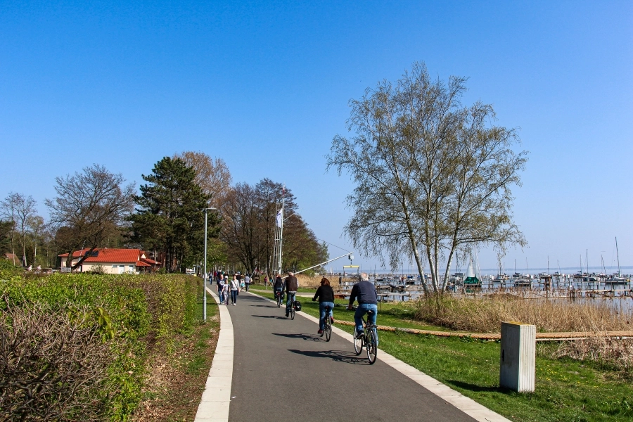 Die Strandpromenade in Mardorf