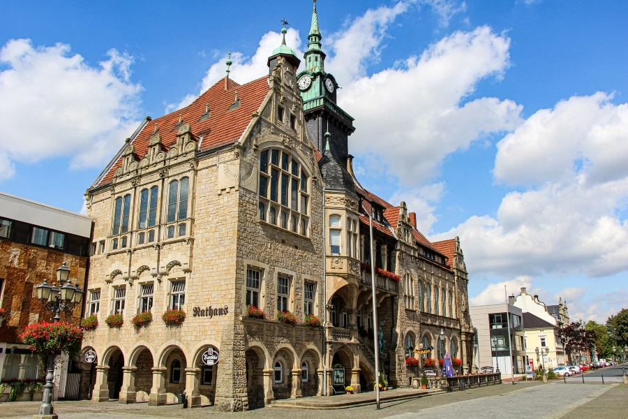 Das Rathaus wurde 1905/1906 erbaut 