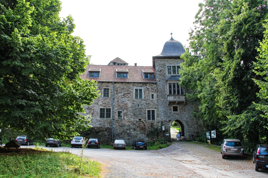 Der Eingang zur Schaumburg erfolgt durch das Torhaus