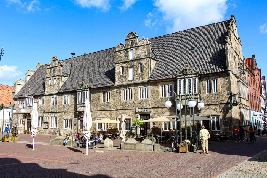 altes-rathaus-am-marktplatz Bedeutendstes Gebäude am Marktplatz ist das alte Rathaus