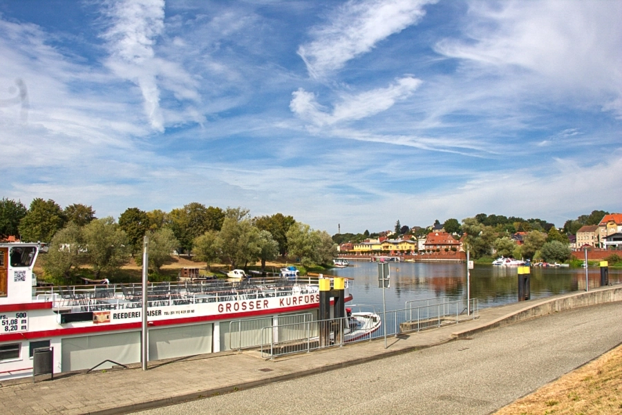 ausflugsboot-auf-der-havel-in-havelberg Ausfkugsboot auf der Havel in Havelberg