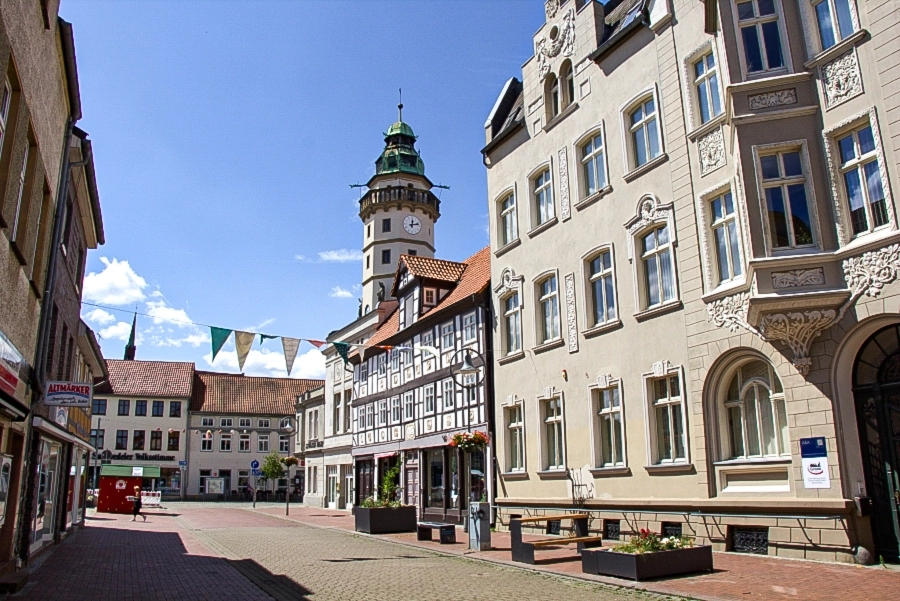 blick-auf-den-ehemaligen-rathausturm-in-salzwedel Der 1585 erbaute Rathausturm gehört zu den bekanntesten Wahrzeichen von Salzwedel