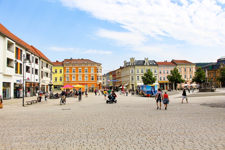 blick-ueber-den-marktplatz Mittelpunkt der Stadt Meiningen ist der Marktplatz