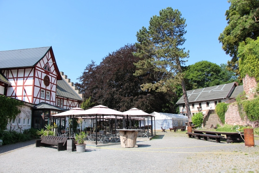burg-maienluft Wahrzeichen der Stadt ist die Burg Maienluft