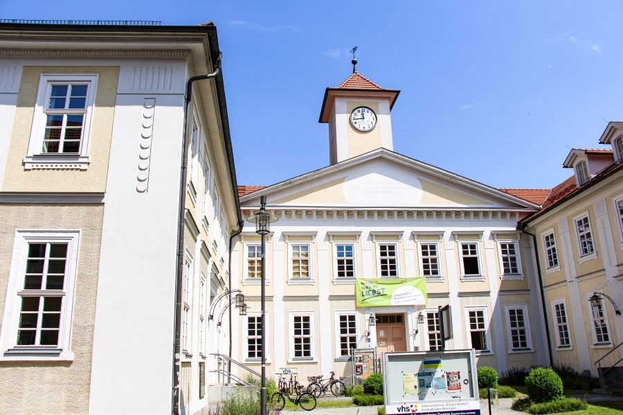 das-gebaeude-der-volkshochschule In diesem schönen Gebäude ist die Volkshochschule untergebracht
