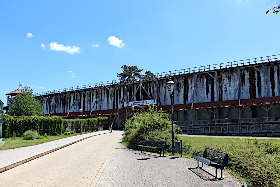 das-gradierwerk-im-kurpark-bad-sooden Das Gradierwerk mit seiner imposanten Holzkonstruktion ist eines der letzten Bauwerke dieser Art in Deutschland