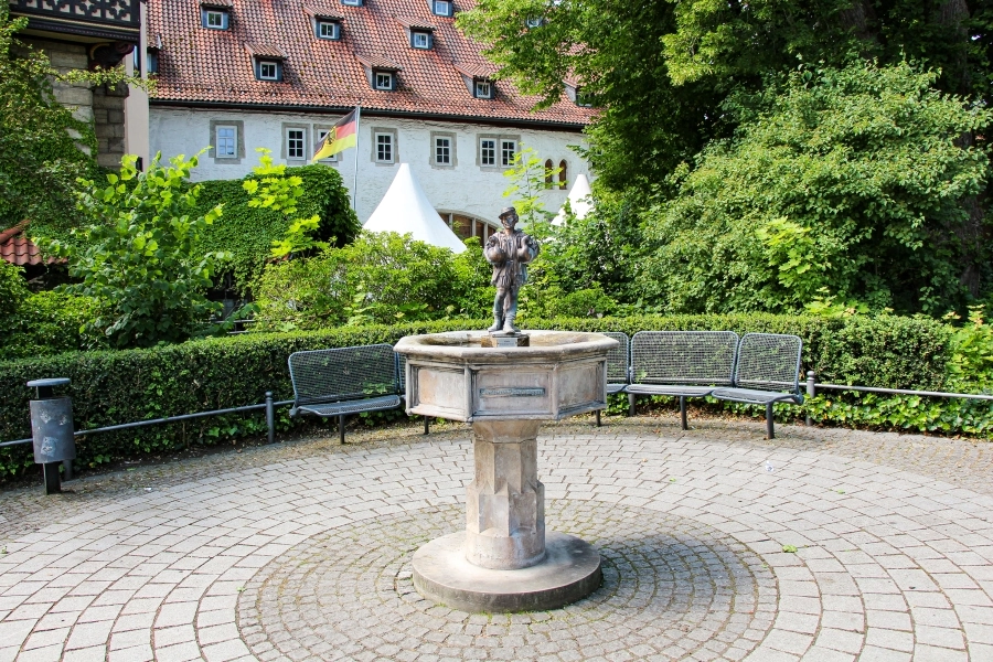 der-gaensemaennchenbrunnen Der Gänsemännchenbrunnen ist einer der ältesten Zierbrunnen der Stadt