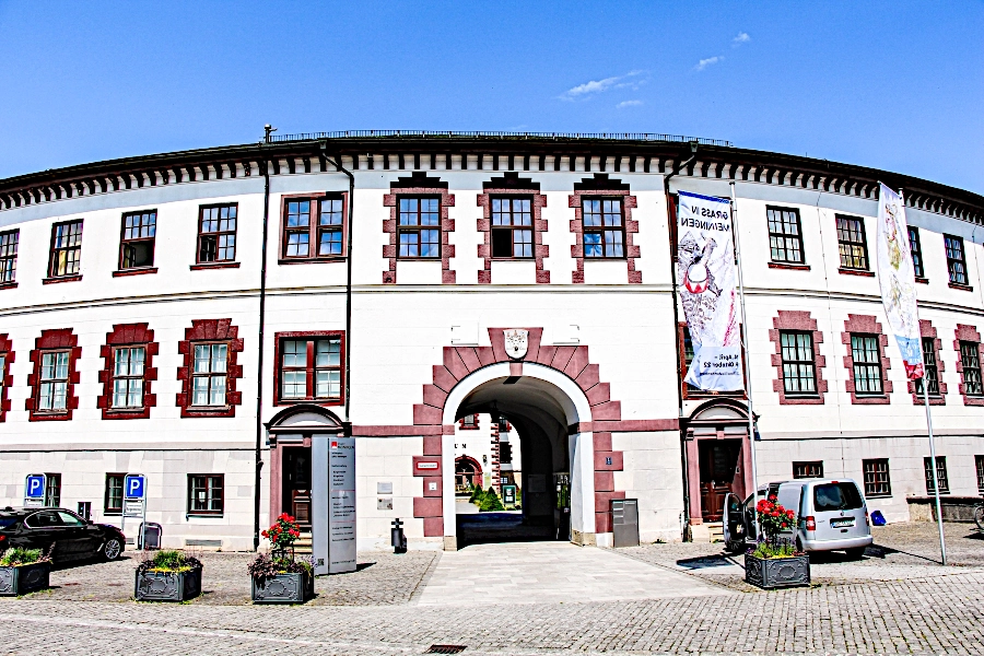 der-nachtraeglich-angebaute-rundbau-von-schloss-elisabethenburg Im nachträglich angebauten Rundbau des Schlosses der Verwaltungssitz der Stadt