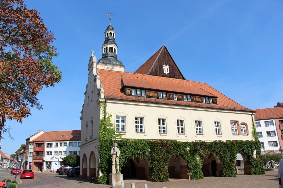 der-roland-vor-dem-rathaus Der Roland vor dem Rathaus