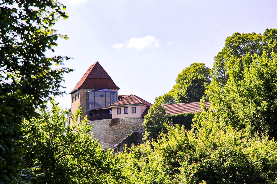 die-creuzburg-auf-einer-anhoehe-ueber-der-stadt Wichtigstes Bauwerk der Stadt ist die Burg auf einer Anhöhe oberhalb der Stadt
