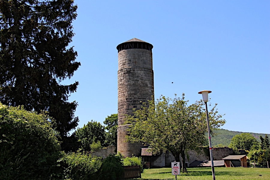 diebesturm-allendorf Der Diebesturm wurde im Zuge der Stadbefestigung im 14. Jahrhundert erbaut