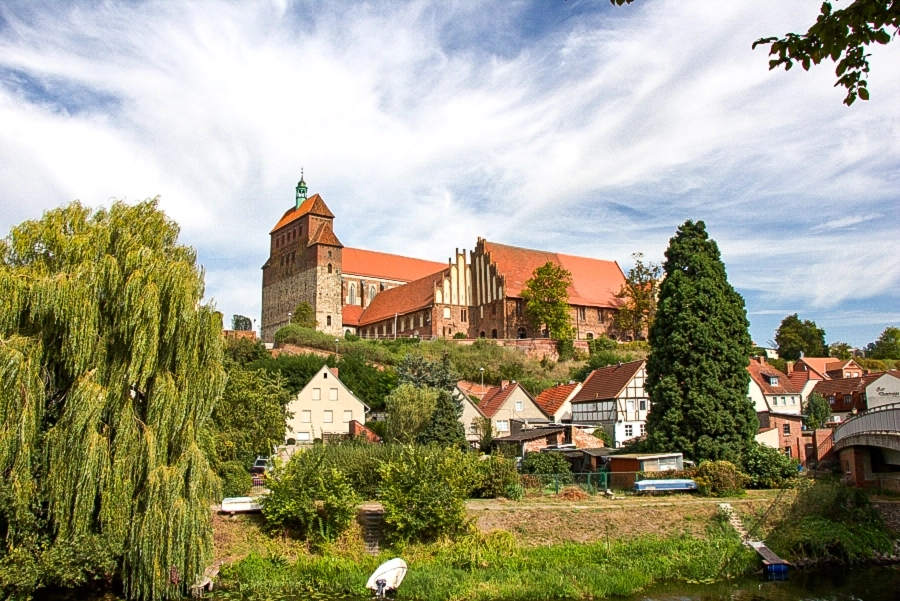 dom-st.-marien-in-havelberg Der 1170 geweihte Havelberger Dom ragt mehr als 30 Meter in die Höhe