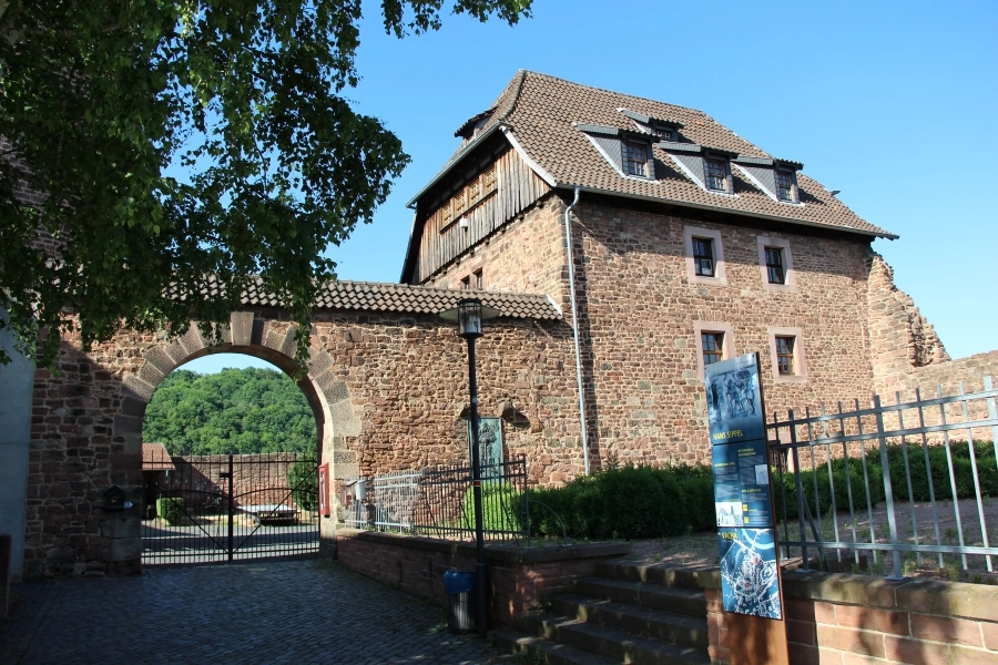 eingang-zur-burg-wendelstein Eingang zur Burg Wendelstein