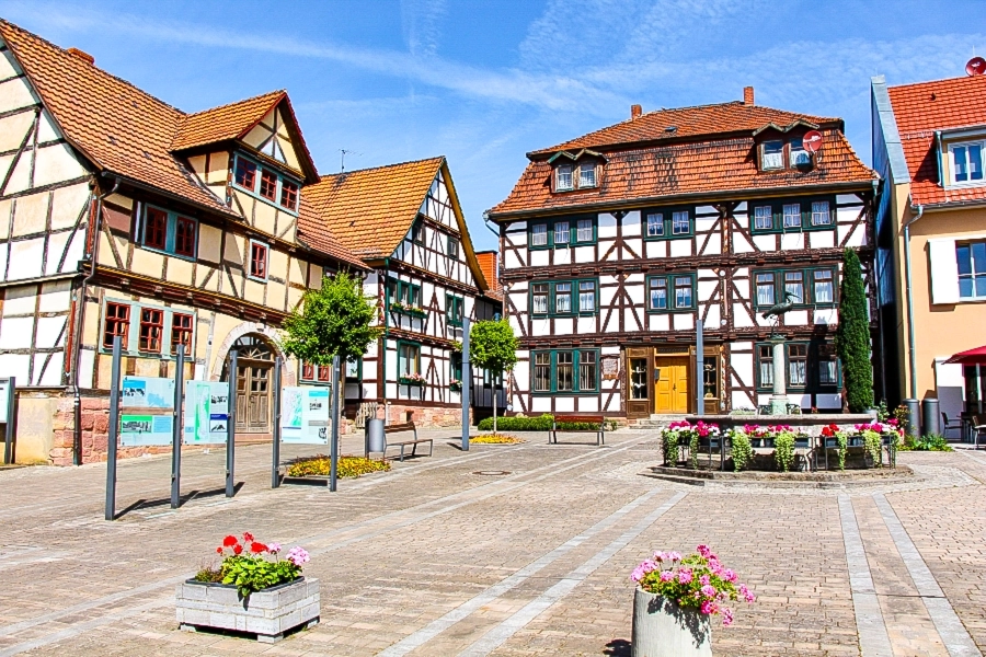 gerstunger-markt-mit-storchenbrunnen Der Gerstunger Markt mit seinem Storchenbrunnen