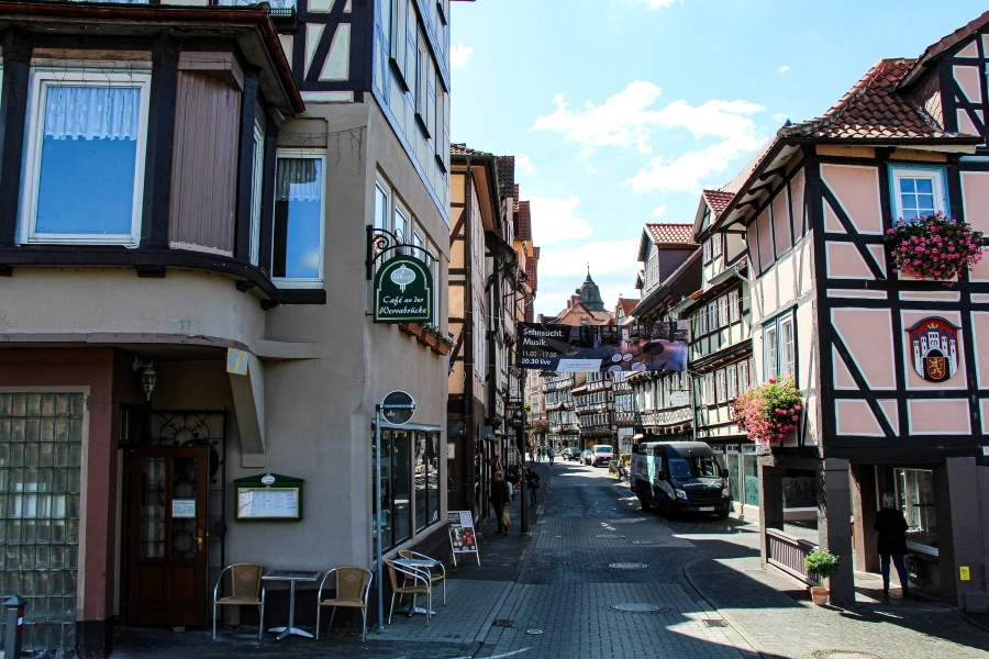 hinter-der-alten-werrabruecke-beginnt-die-altstadt Hinter der alten Werrabrücke beginnt die Altstadt