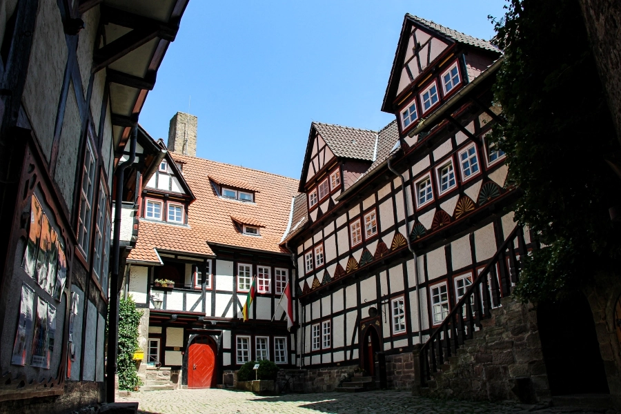 innenhof-der-burg-ludwigstein Innenhof der Burg Ludwigstein
