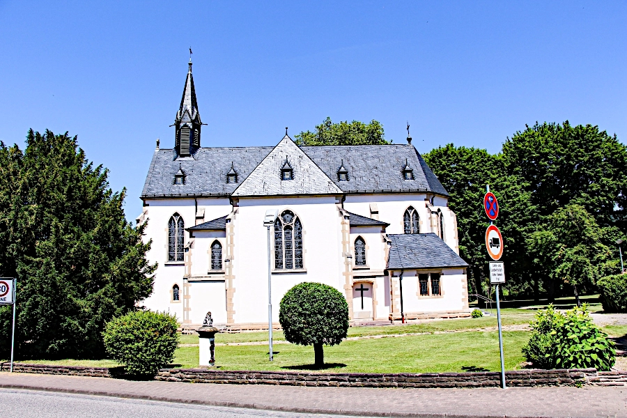 kirche-st-nikolaus Die Kirche St. Nikolaus wurde 1907/1908 erbaut