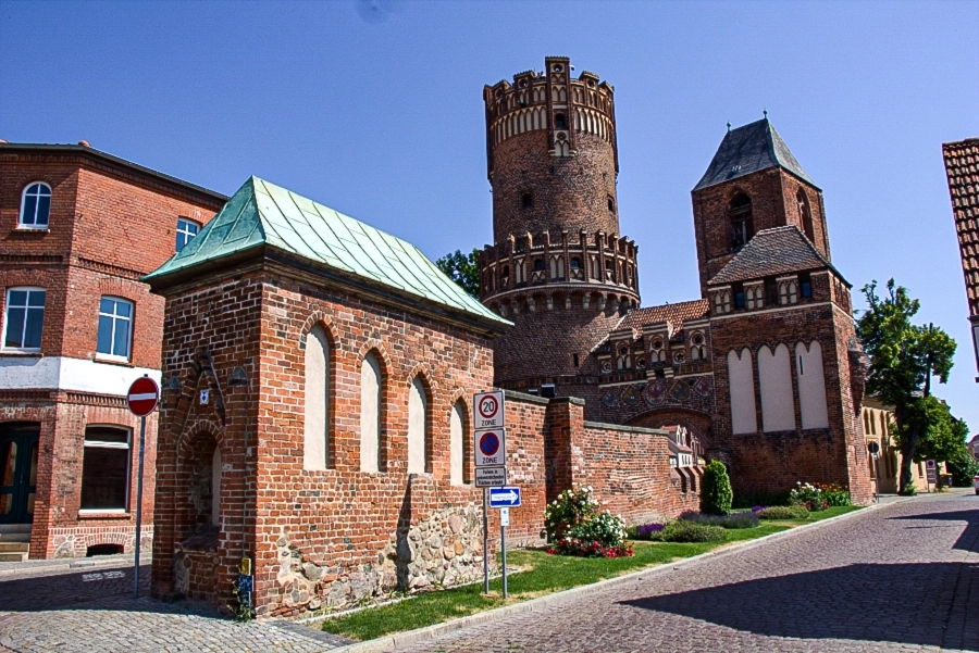 neustaedter-tor-in-tangermuende Das Neustädter Tor gehört zu den schönsten Stadttoren Norddeutschlands