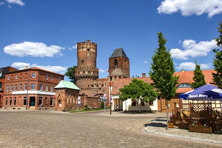 neustaedter-turm-tangermuende Das Neustädter Tor in Tangermünde ist eines der schönsten Stadttore Norddeutschlands