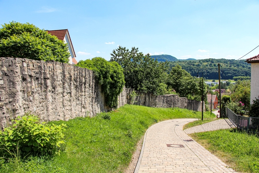teil-der-ehemaligen-stadtmauer Teil der ehemaligen Stadtmauer
