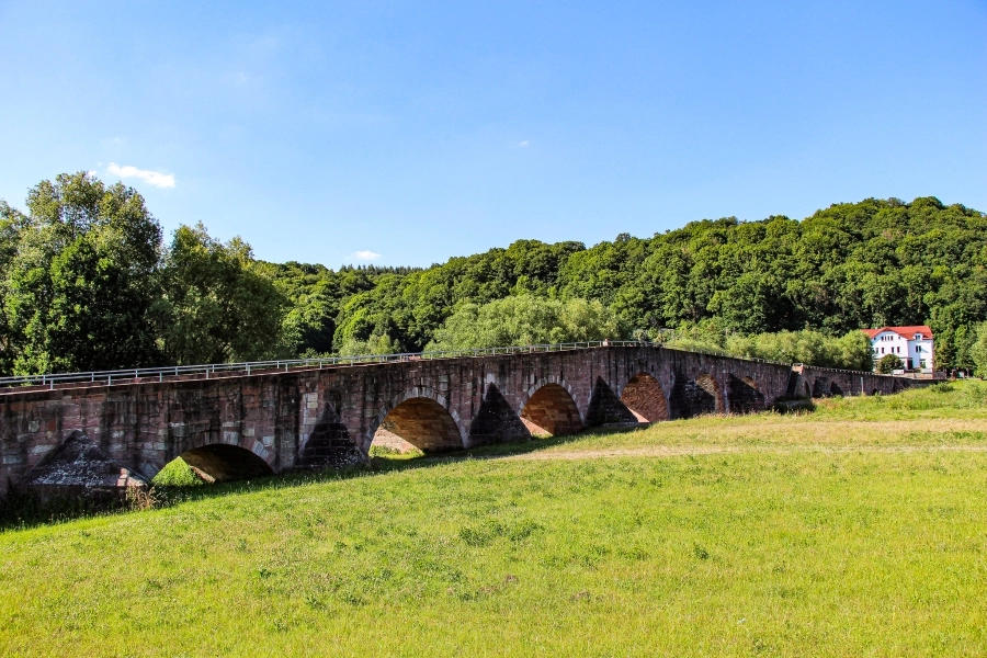 werrabruecke Ursprünglich hatte die Brücke über die Werra 17 Bogen