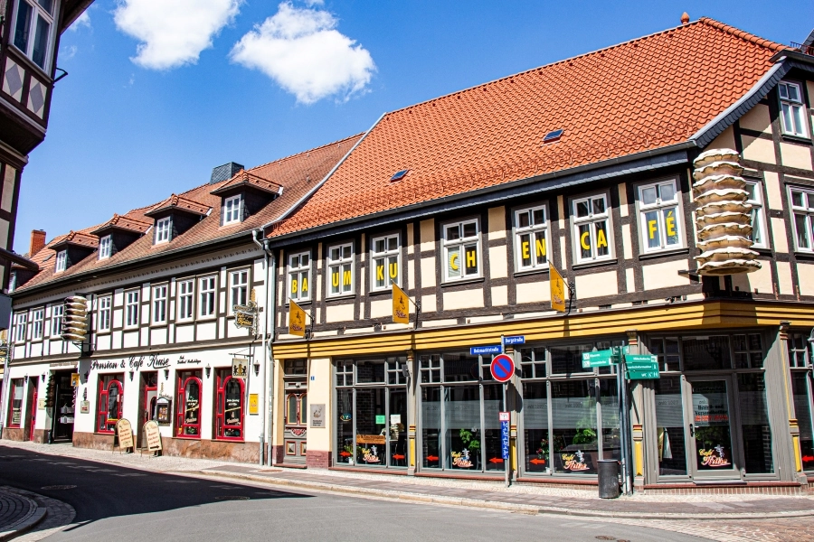baeckereien-mit-baumkuchen-an der-fassade Bäckereien mit Baumkuchenverzierungen an der Hausfassade