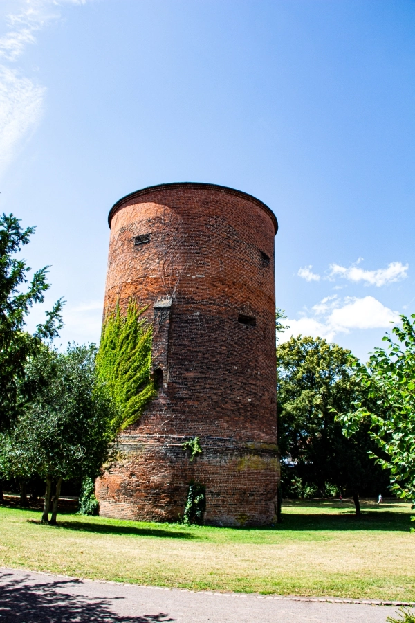 burgfried-der-burg-salzwedel Der 24 Meter hohe alte Burgfried der Burg Salzwedel