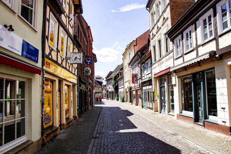 burgstrasse-salzwedel Die Burgstraße mit ihren kleinen Geschäften