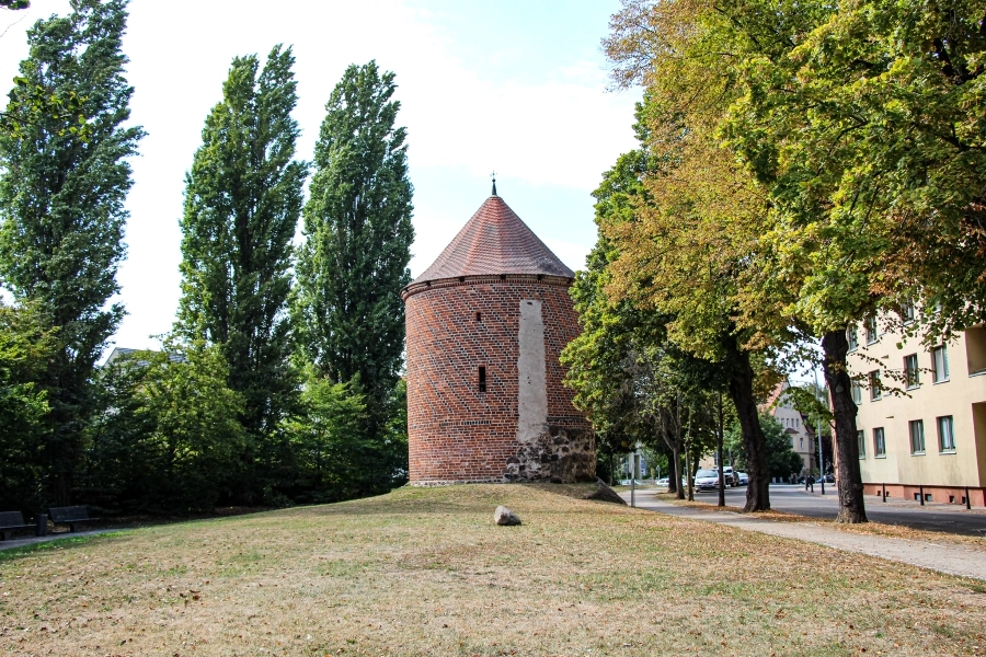 der-pulverturm Der Pulverturm befindet sich im südlichen Bereich der heute noch erkennbaren Wallanlage