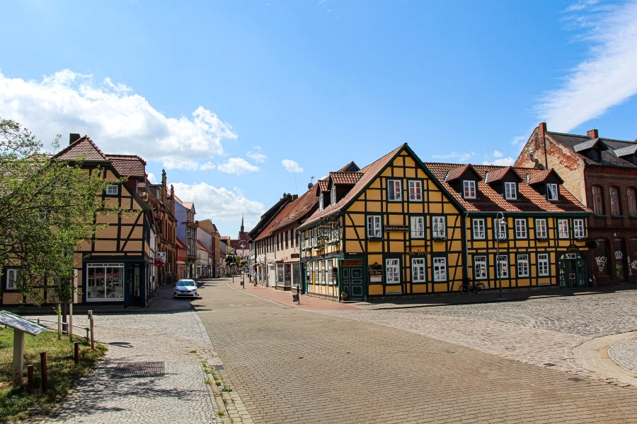 fachwerkhaeuser-in-der-breiten-strasse In der Altstadt dominiert die Fachwerkarchitektur vieler Jahrhunderte