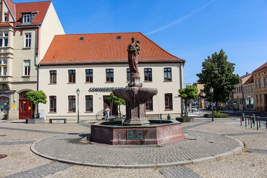 haacke-brunnen Der Haacke-Brunnen mit der „Sperlingsida“