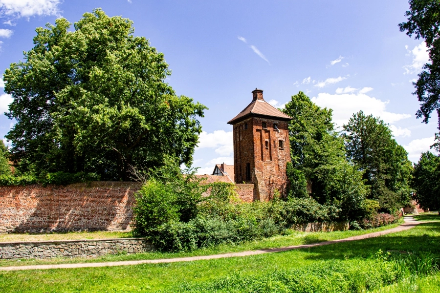 hungersturm Der viereckige Hungerturm im Stil der Backsteingotik