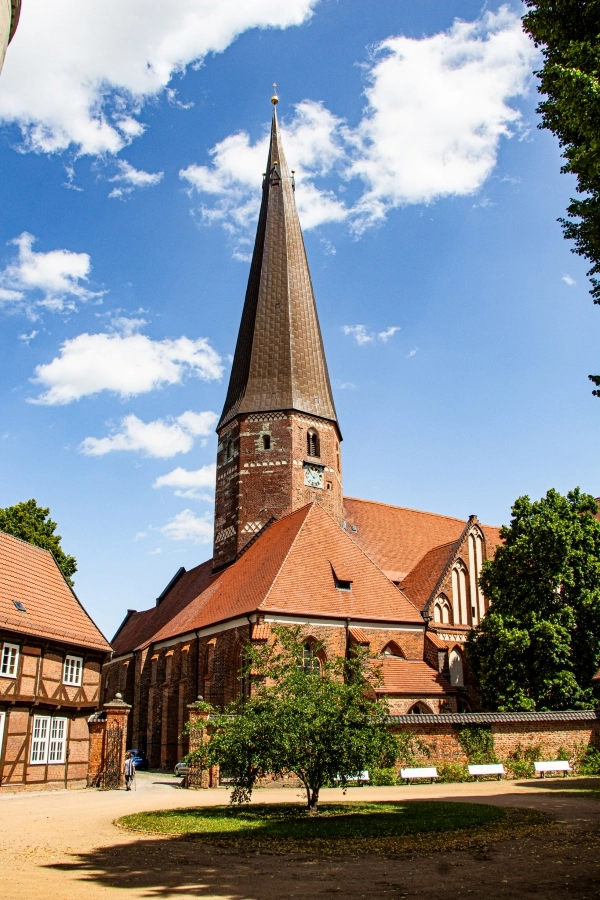 marienkirche Die evangelische Marienkirche ist eine spätgotische Backsteinbasilika