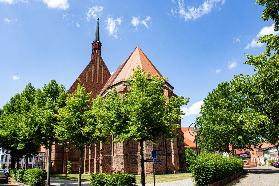 moenchskirche Die ursprüngliche Mönchskirche wurde um 1250 von Franziskanermönchen errichtet