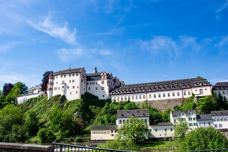schloss-weilburg Schloss und Schlossgarten Weilburg erzählen vom höfischen Lebensgefühl zu Beginn des 18. Jahrhunderts