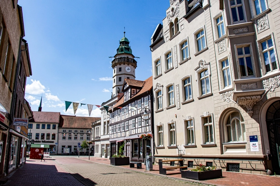 terrakottenhaus In unmittelbarer Nähe zum Rathausturm befindet sich das Terrakottenhaus