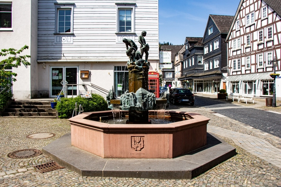 altstadtbrunnen-bad-laasphe Der Altstadtbrunnen gehört seit 1667 zum Stadtbild