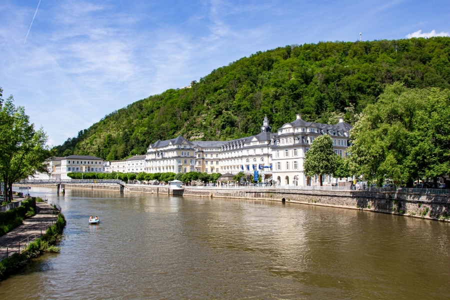 blick-ueber-die-lahn-und-die-kuranlagen Blick über die Lahn auf das Kursaalgebäude