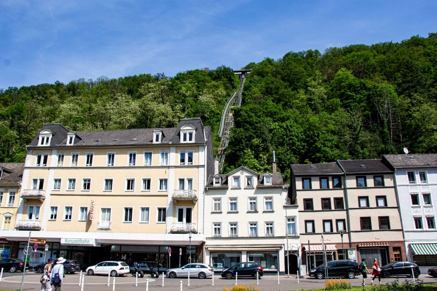 kurwaldbahn Die Kurwaldbahn zählt zu den steilsten Standseilbahnen der Welt