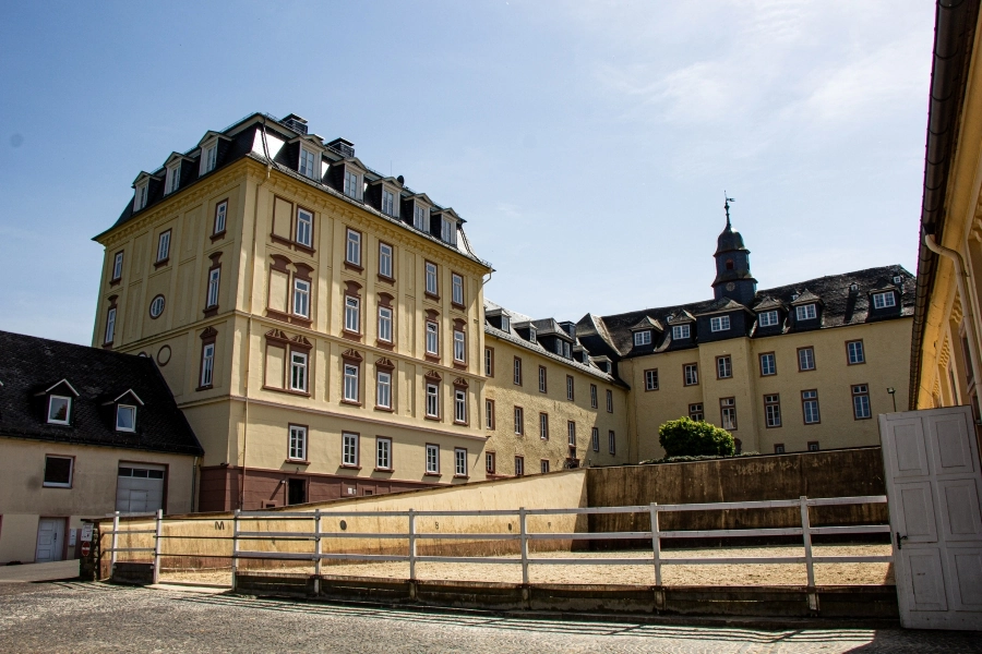 schloss-wittgenstein 1950 wurde das Schloss einem Lehrinstitut mit Internat zur Verfügung gestellt