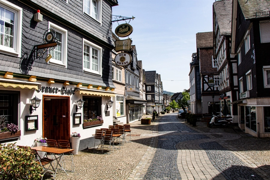 schoene-haeuser-der-altstadt Die Häuser der Altstadt stehen in einer seltenen Geschlossenheit