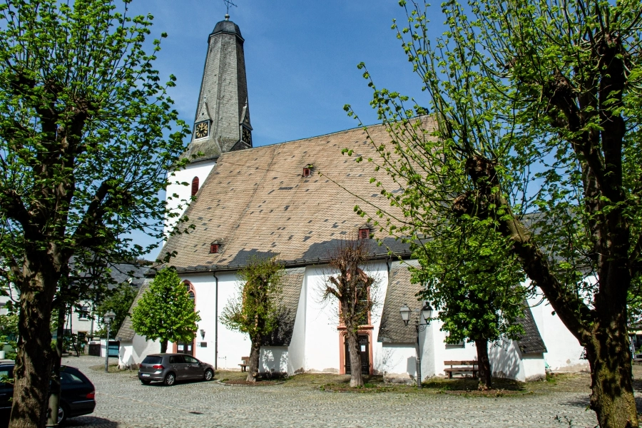 stadtkirche Mittelpunkt der Stadt ist die evangelische Stadtkirche