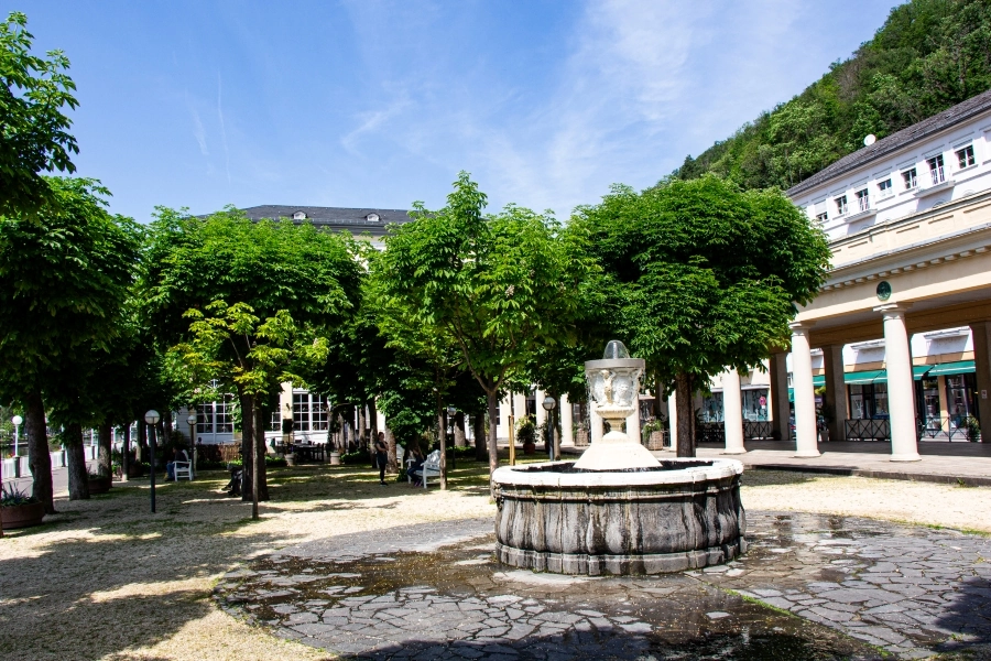 wasserbrunnen-bad-ems Der Wasserbrunnen am Kurtheater