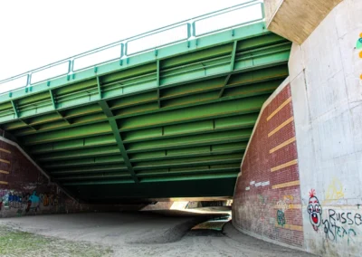 Der rechte Teil der Brücke, die sogenannte "Alte Fahrt" wurde bereits 1917 erbaut